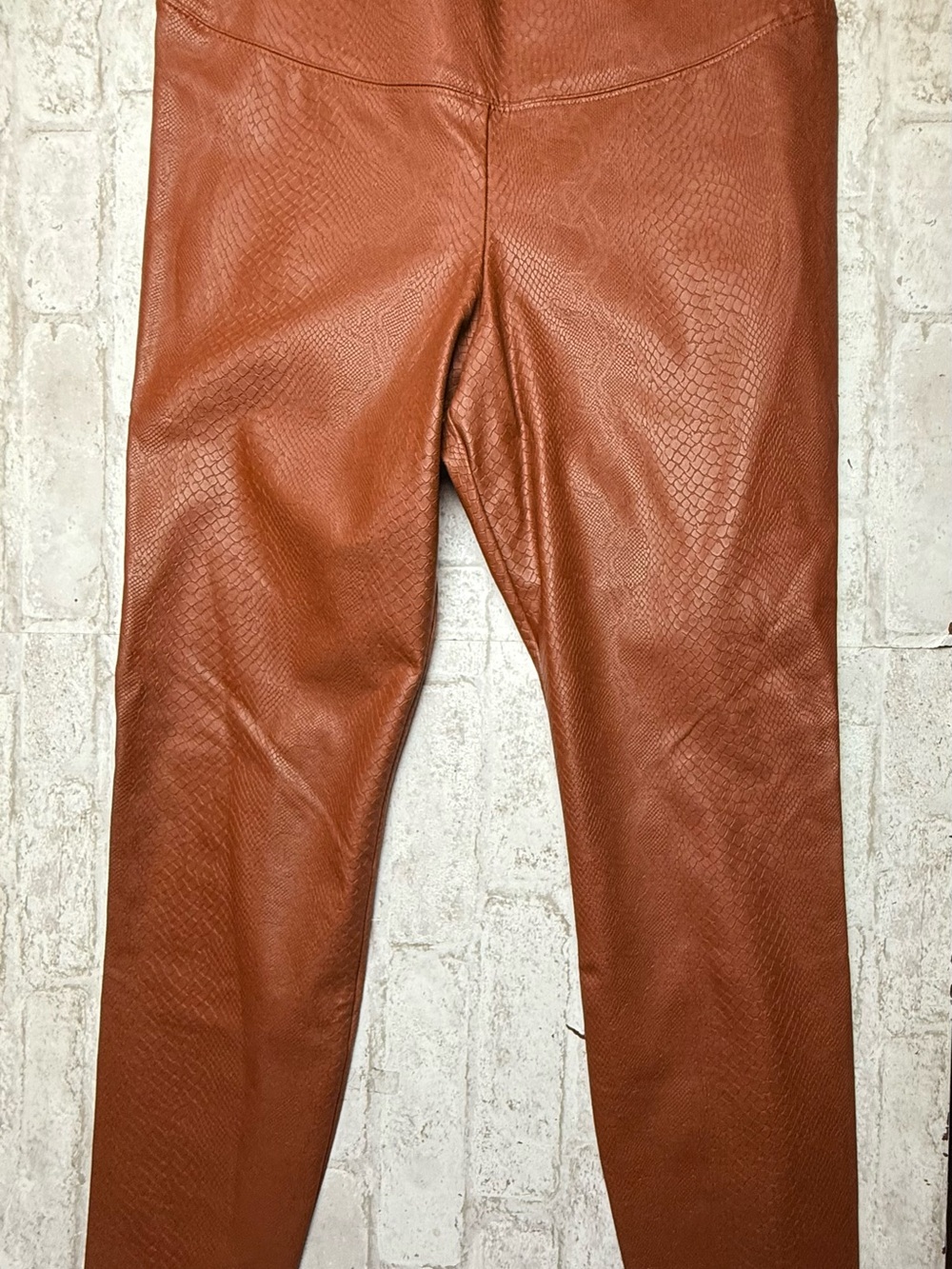 White House Black Market WHBM Runway Brown Legging Vegan Leather Snakeskin NWOT😍